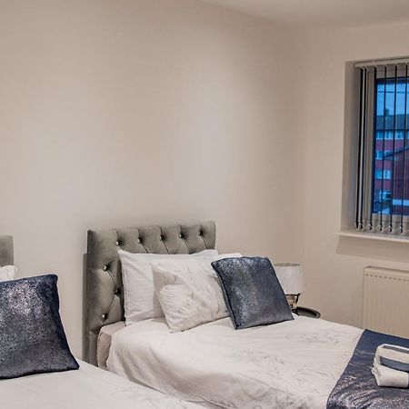 Bv Comfy Spacious 3 Bedroom House At Tatton Street Манчестер Екстер'єр фото