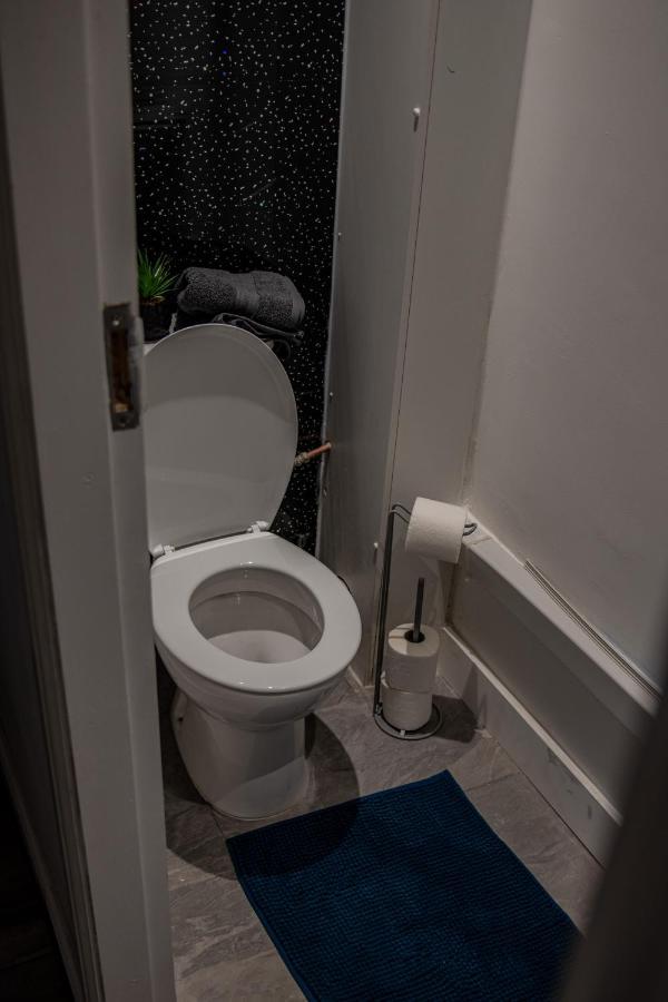 Bv Comfy Spacious 3 Bedroom House At Tatton Street Манчестер Екстер'єр фото