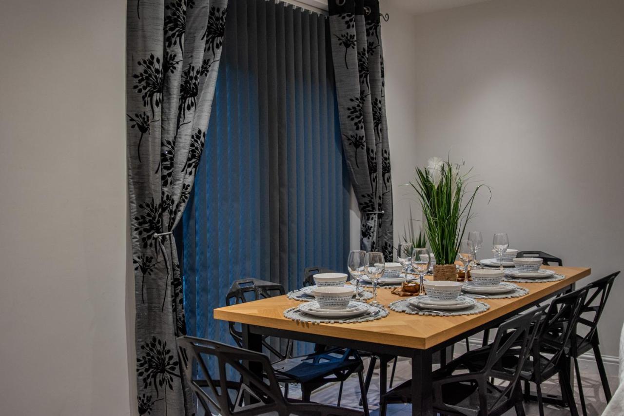 Bv Comfy Spacious 3 Bedroom House At Tatton Street Манчестер Екстер'єр фото