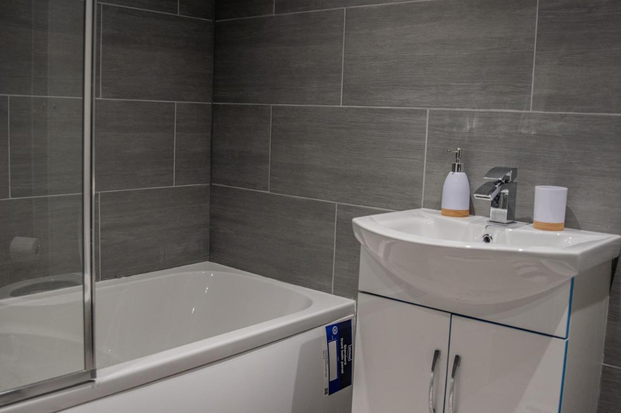 Bv Comfy Spacious 3 Bedroom House At Tatton Street Манчестер Екстер'єр фото